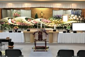 浄土真宗の大きな生花祭壇