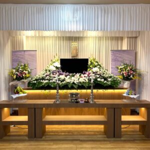 Flower altar photo in the small hall of Komorebi Funeral Hall